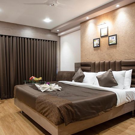 גווהטי Hotel Rajmahal מראה חיצוני תמונה