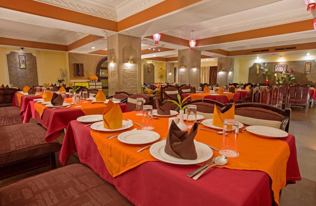 גווהטי Hotel Rajmahal מראה חיצוני תמונה