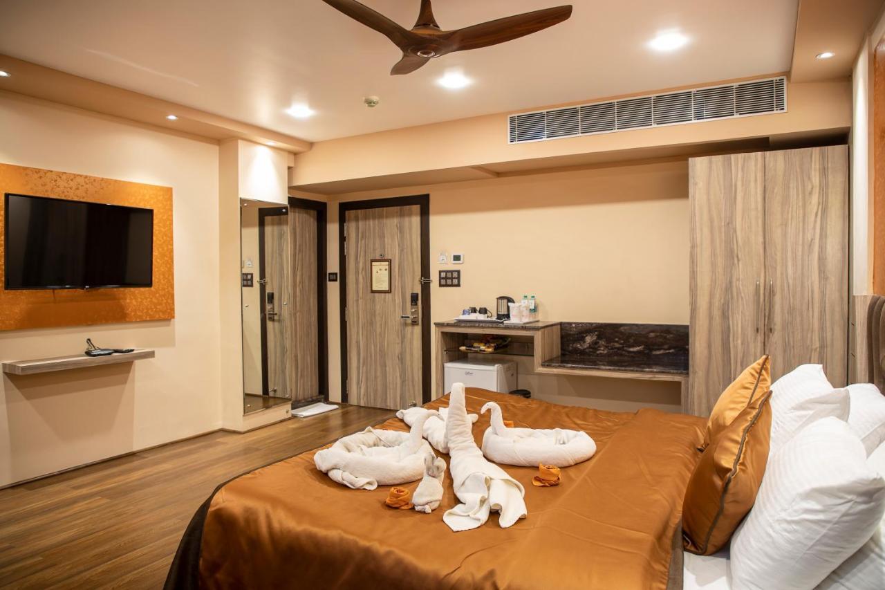 גווהטי Hotel Rajmahal מראה חיצוני תמונה