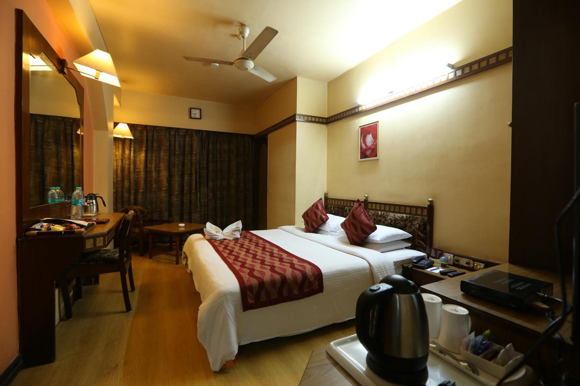 גווהטי Hotel Rajmahal מראה חיצוני תמונה