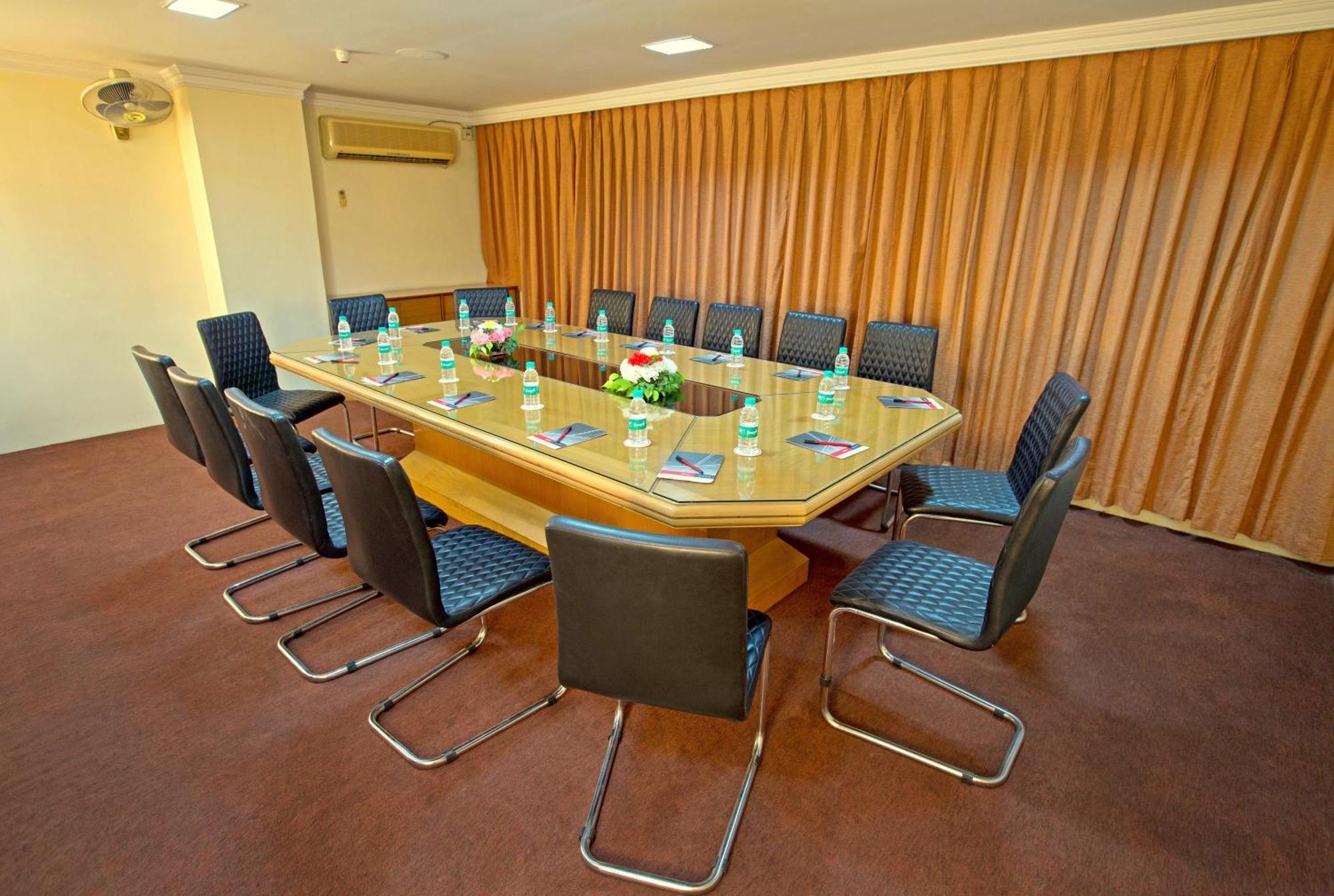 גווהטי Hotel Rajmahal מראה חיצוני תמונה