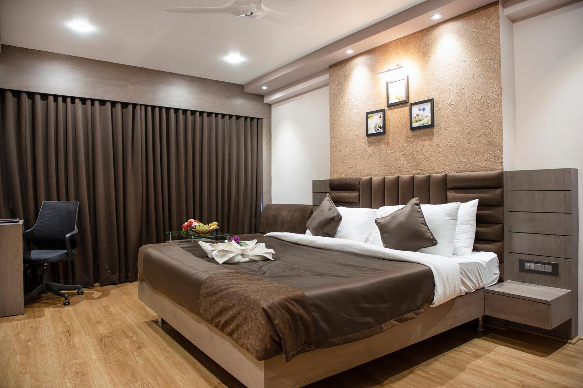 גווהטי Hotel Rajmahal מראה חיצוני תמונה