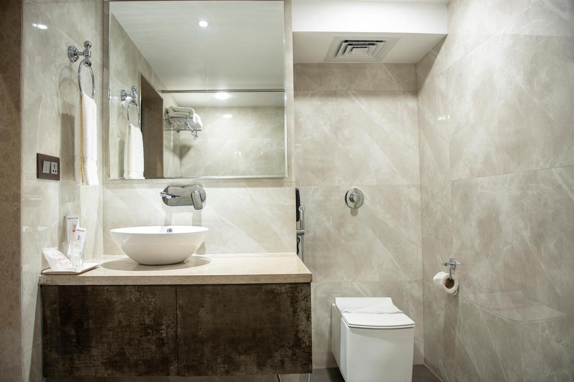 גווהטי Hotel Rajmahal מראה חיצוני תמונה