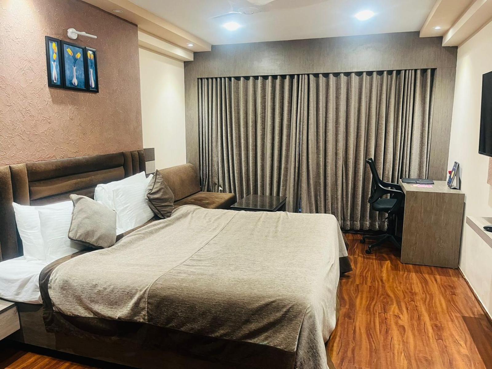 גווהטי Hotel Rajmahal מראה חיצוני תמונה