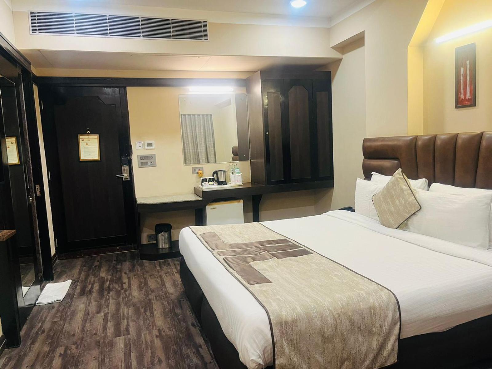 גווהטי Hotel Rajmahal מראה חיצוני תמונה