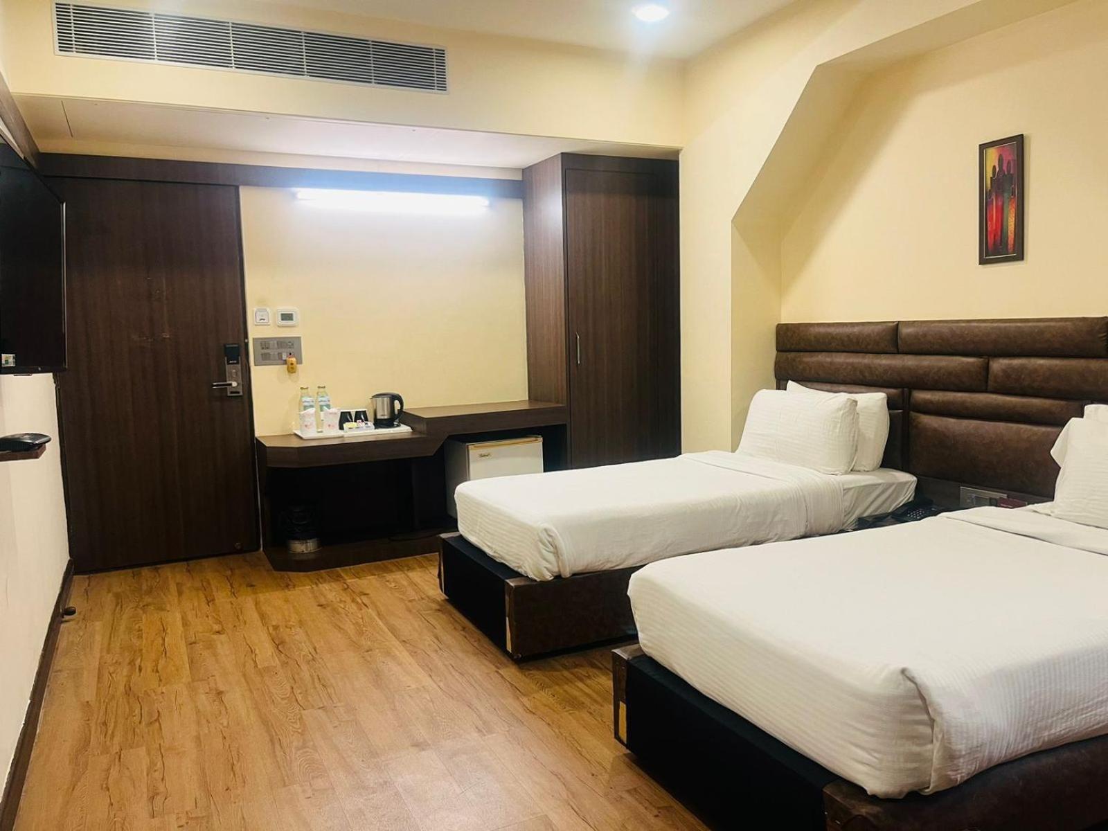 גווהטי Hotel Rajmahal מראה חיצוני תמונה