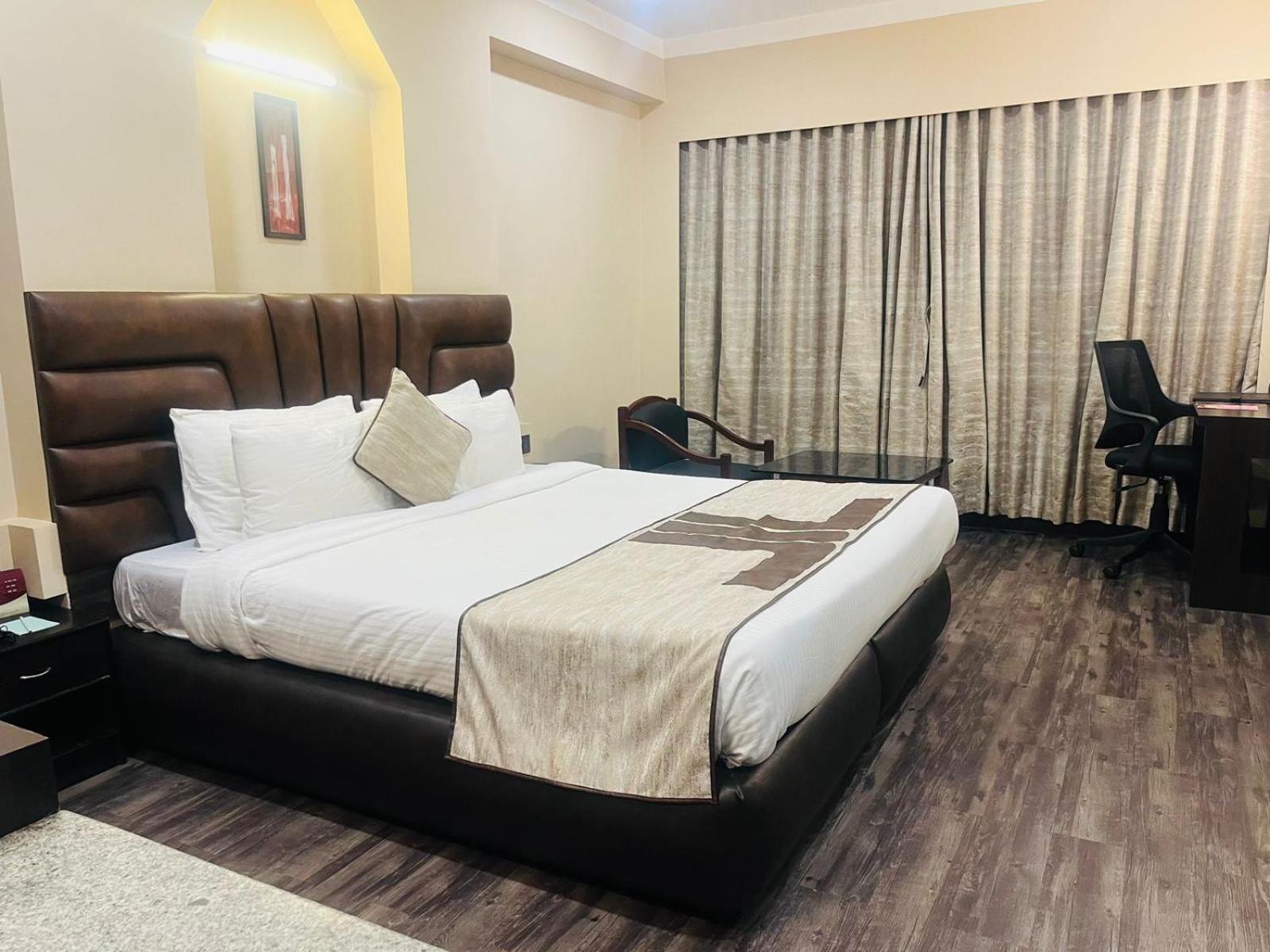 גווהטי Hotel Rajmahal מראה חיצוני תמונה