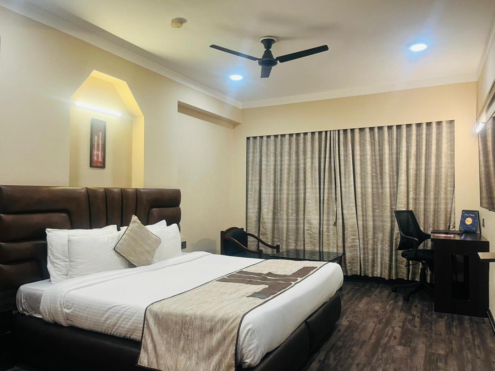 גווהטי Hotel Rajmahal מראה חיצוני תמונה