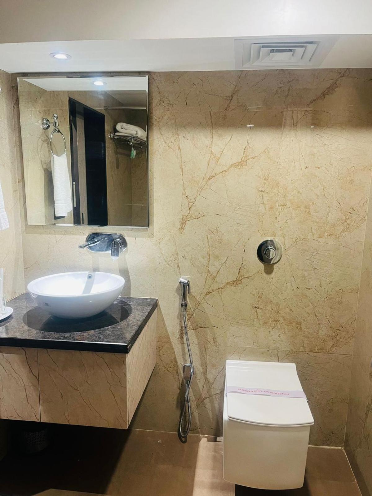 גווהטי Hotel Rajmahal מראה חיצוני תמונה