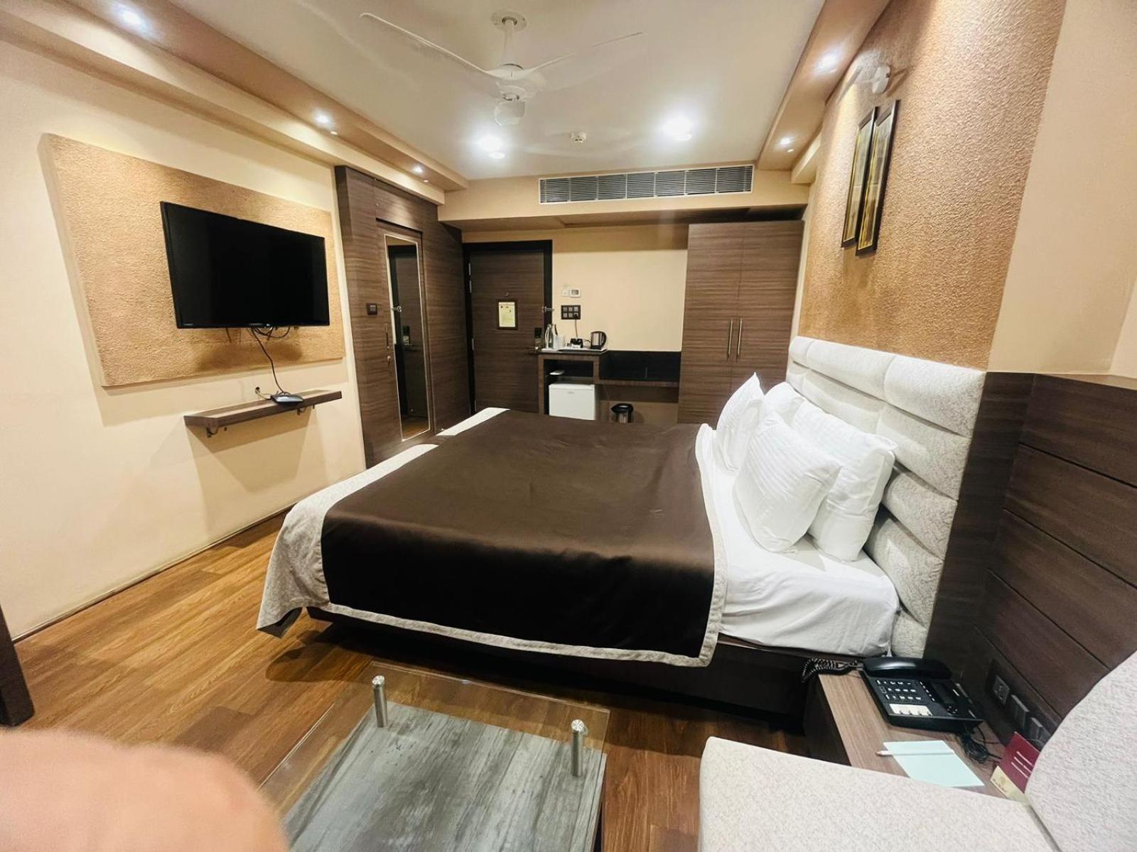 גווהטי Hotel Rajmahal מראה חיצוני תמונה