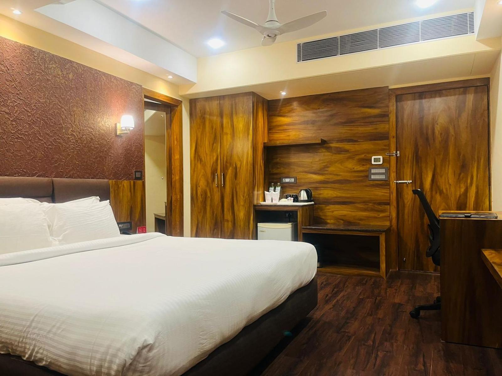 גווהטי Hotel Rajmahal מראה חיצוני תמונה