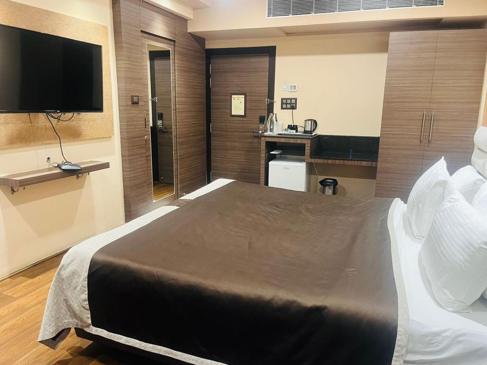 גווהטי Hotel Rajmahal מראה חיצוני תמונה