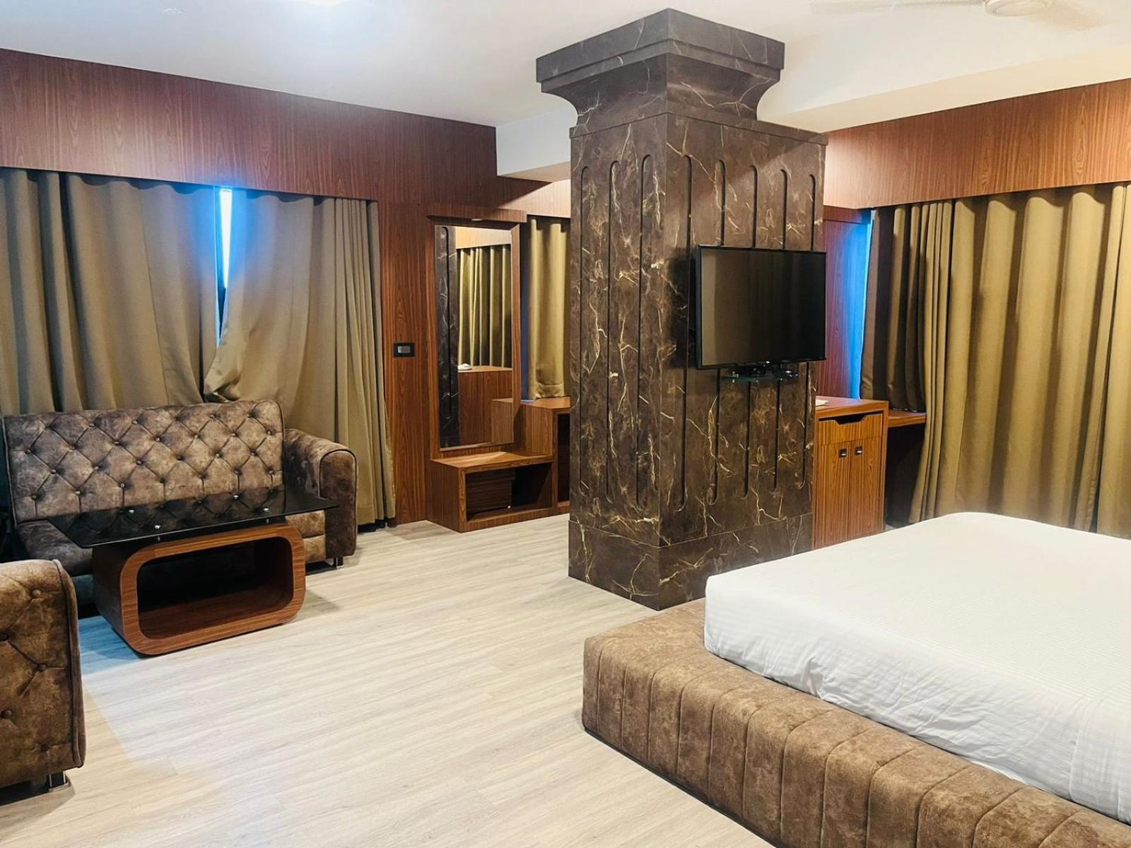 גווהטי Hotel Rajmahal מראה חיצוני תמונה