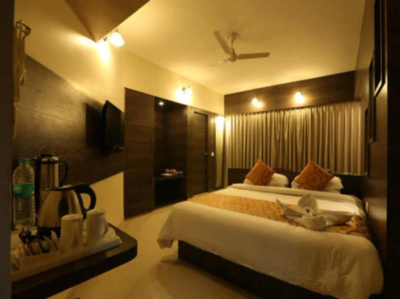 גווהטי Hotel Rajmahal מראה חיצוני תמונה